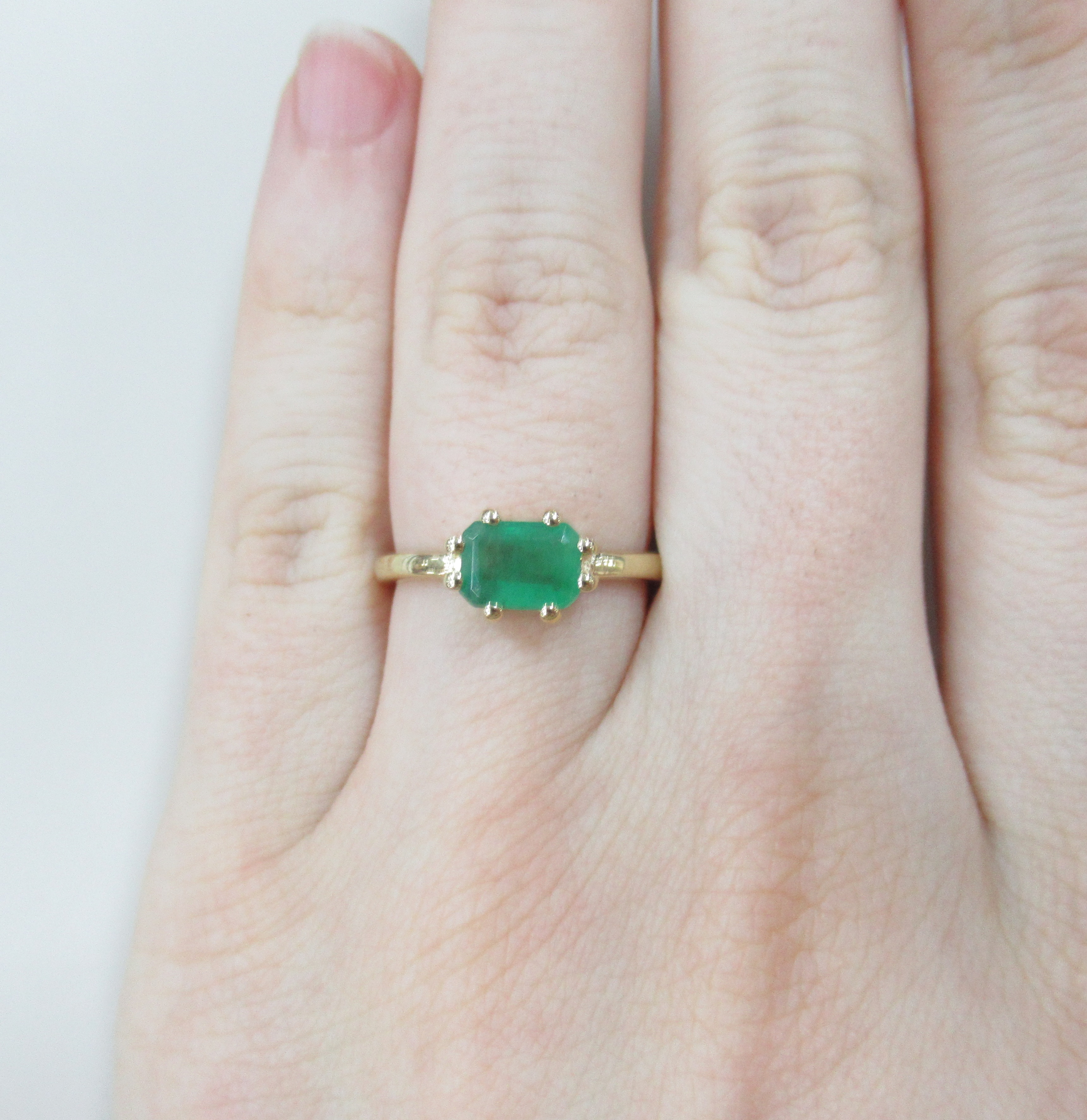 Серебряное кольцо с изумрудом